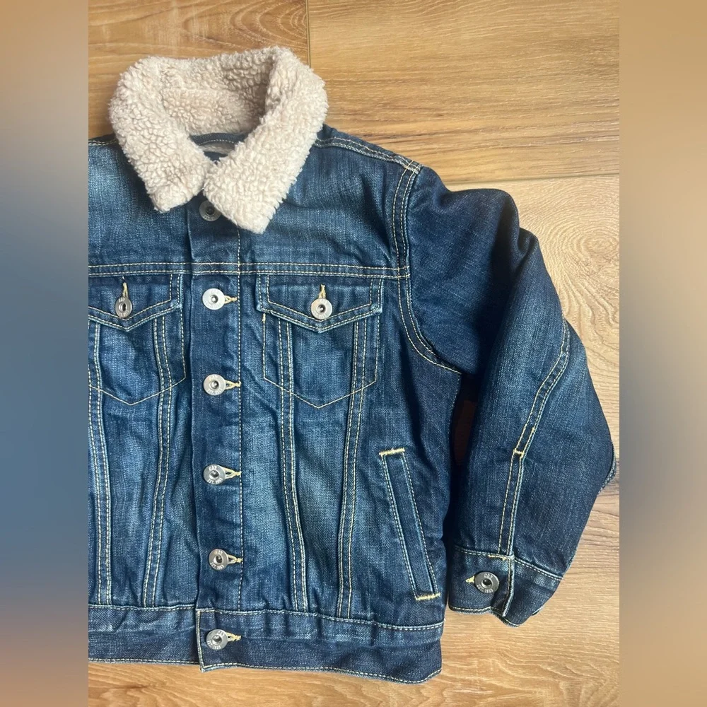 GAP Kids Sherpa-Lined Denim Jacket Youth Small – Unisex – Cozy Winter Coat